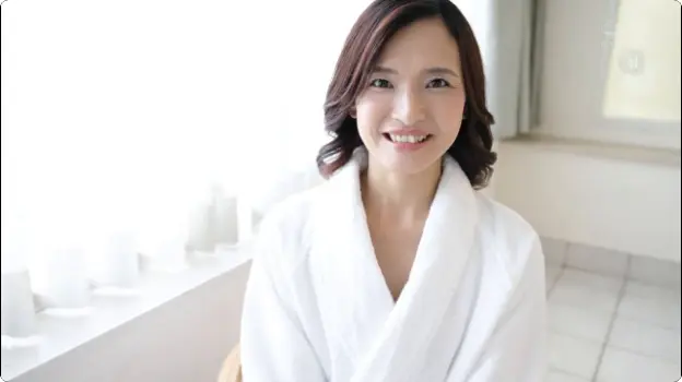 Preview of [ROE-325] A married woman who was a former cabin attendant w